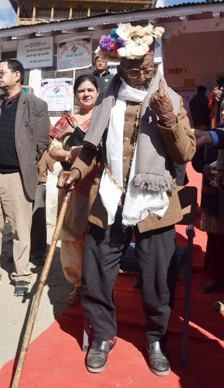 Shri_Shyam_Saran_Negi_(born_on_1st_July_1917_in_Kalpa,_Himachal_Pradesh,_is_a_retired_schoolteacher_who_cast_the_first_vote_in_the_1951_general_election_in_India_-_the_nation’s_first_election) (1)