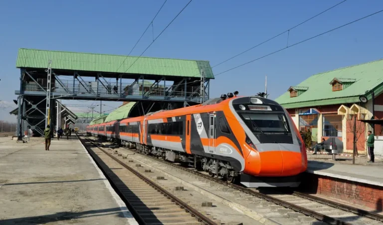 Trial-run-of-the-first-Vande-Bharat-Express-train-from-Katra-to-Budgam-Railway-Station-successfully-completed-6