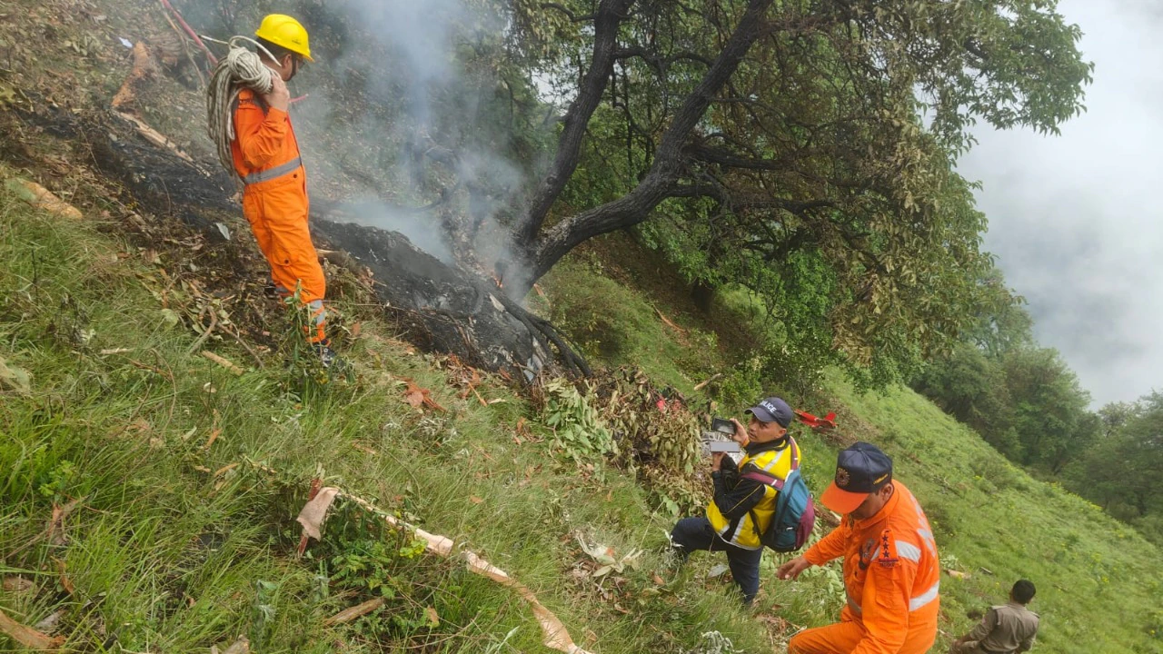 helicopter-was-flying-to-guptkashi-from-kedarnath-in-uttarakhand-152931984-16x9_0